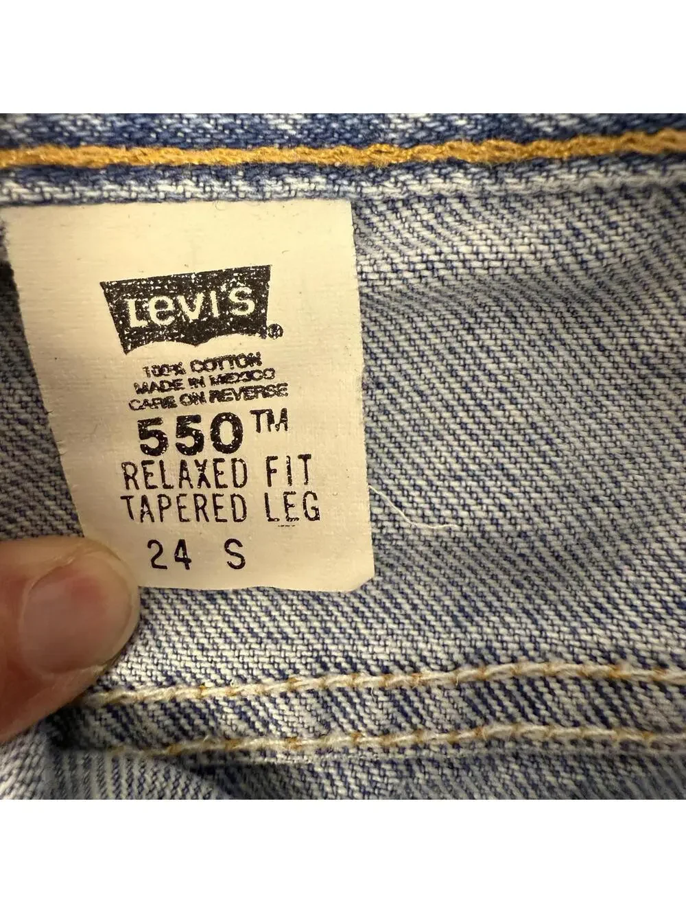 Levi’s 550 Women’s Relaxed Fit Tapered Leg Light Wash Blue Jeans Size 24S 29”